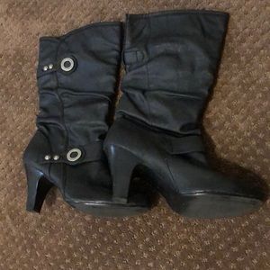 Black heeled boot